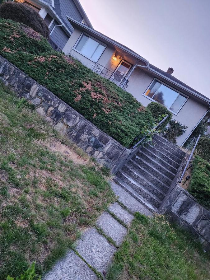 Economical Homestay Burnaby Exterior photo